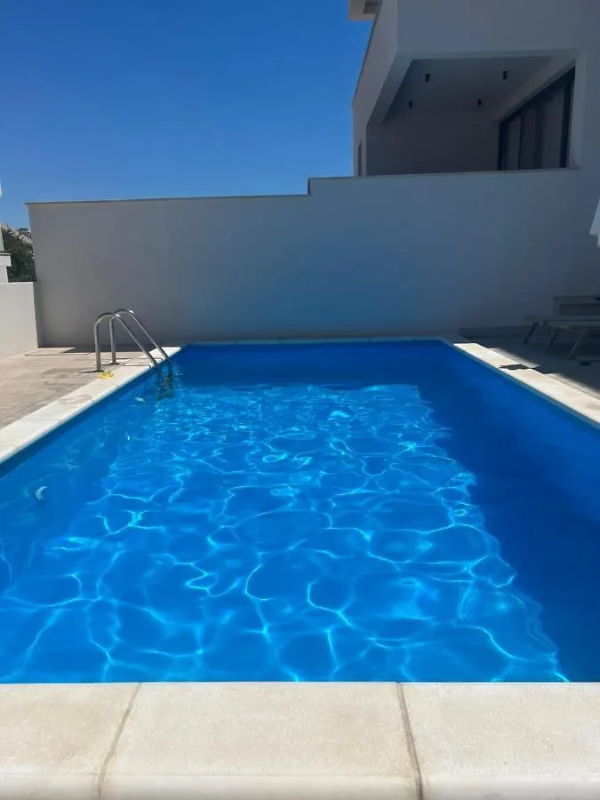 Apartment Molo With A Terrace, Garden And A Heated Pool Trogir