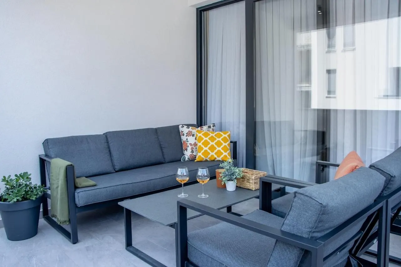 Apartment Molo With A Terrace, Garden And A Heated Pool Trogir