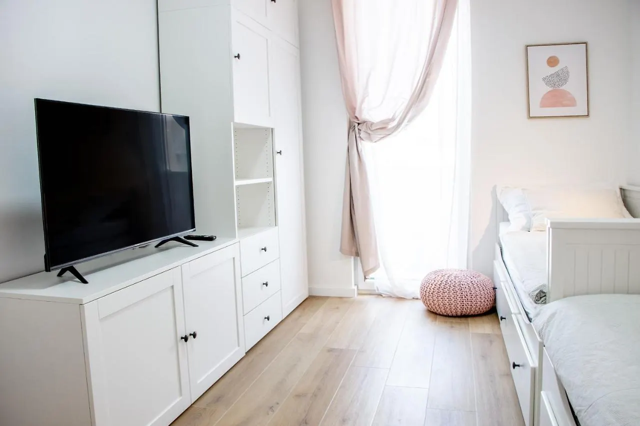 Apartment Molo With A Terrace, Garden And A Heated Pool Trogir