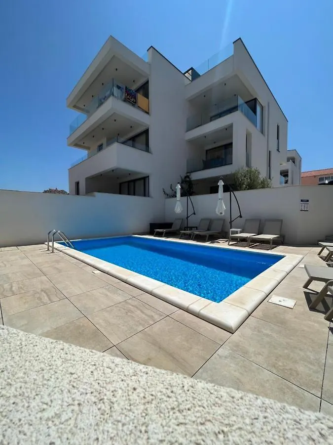 Apartment Molo With A Terrace, Garden And A Heated Pool Trogir 0*,